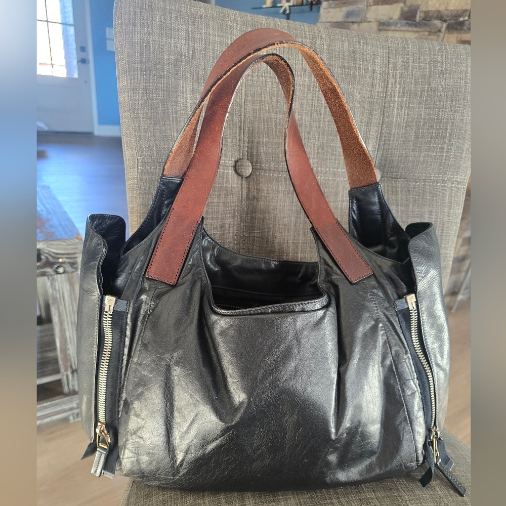 Elegant Celine Black and Brown Leather Tote Bag - Picture 2 of 15